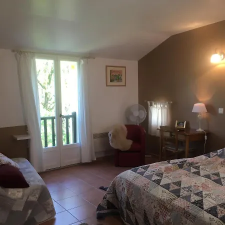Couette-café La Ferme De Valauris 3*