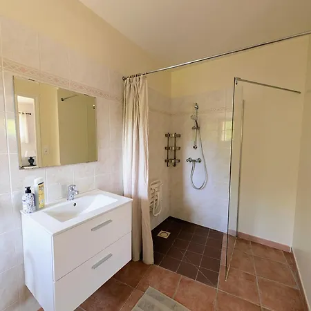 Campagne Vallauris Bed & Breakfast 3*